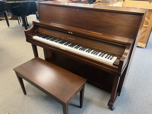 2004 Yamaha P22 studio piano - Upright - Studio Pianos